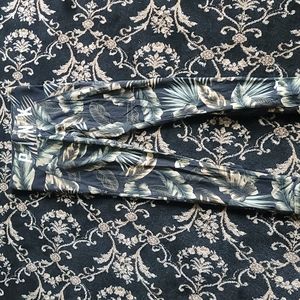 Victoria's Secret pink yoga pants, leggings, xs, island palms design